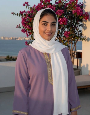 Maryam, 33, Yemeni woman from Aden on rooftop terrace with coastal view, seeking lifelong partner