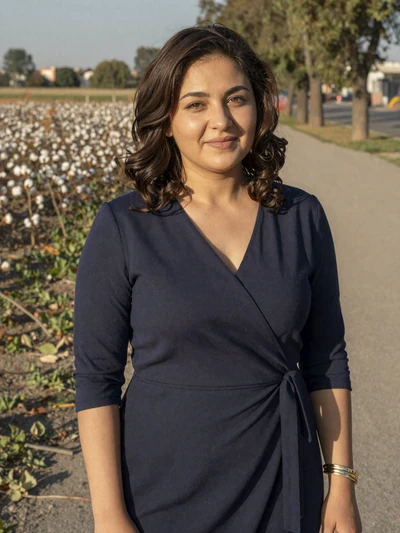Mohira, 33, Tajik woman from Bokhtar in sunlit park, seeking meaningful long-term relationship